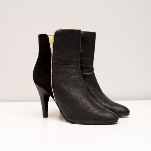 Betsey Johnson Leather Ankle Boots Booties Gold Trim SIZE 8 - Picture 1 of 8